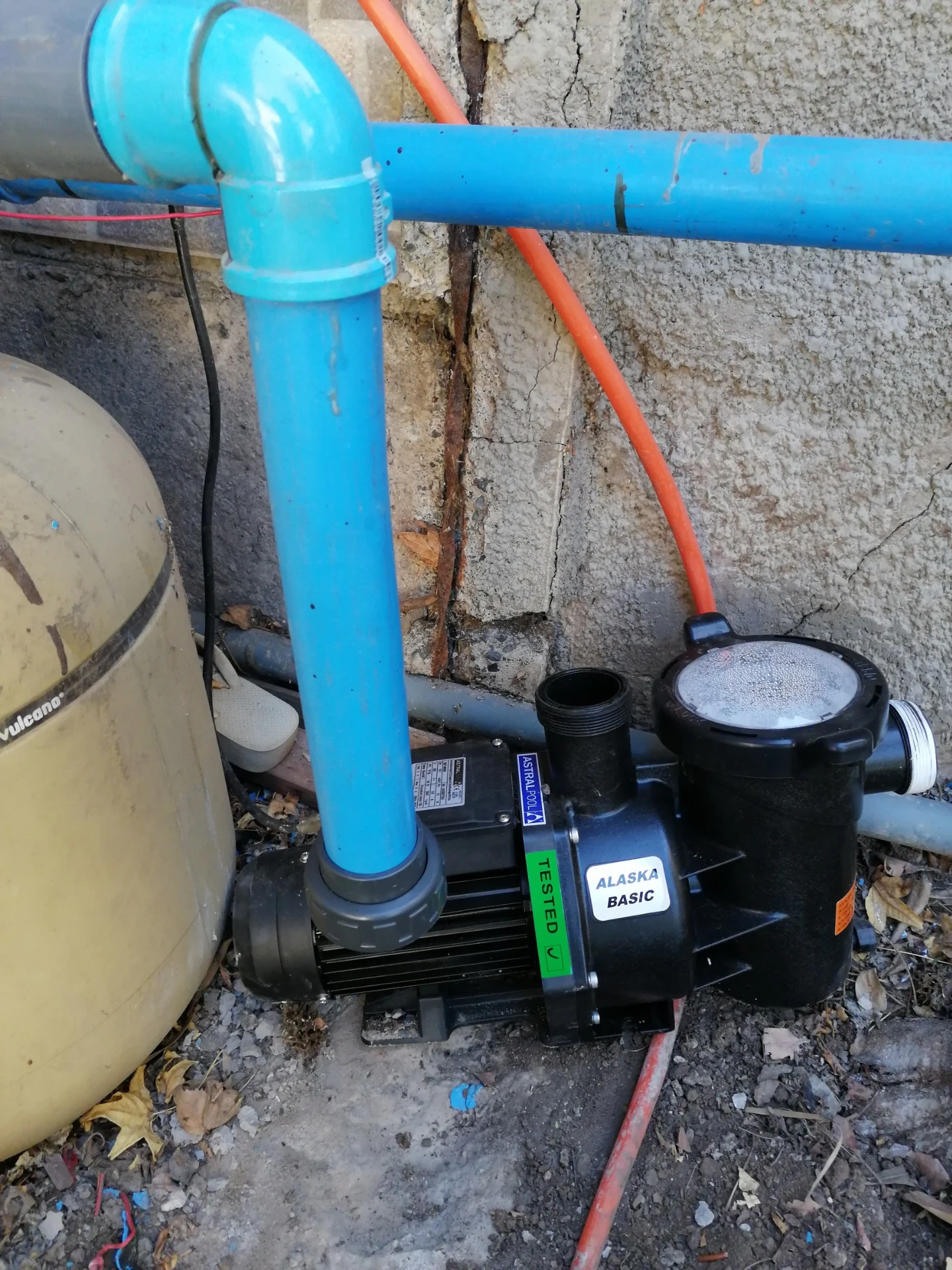 Prueba de presión en cañerías de piscina para localizar filtración